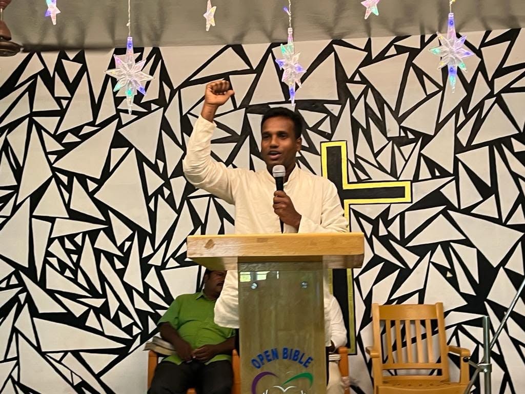 Church worship moment 8